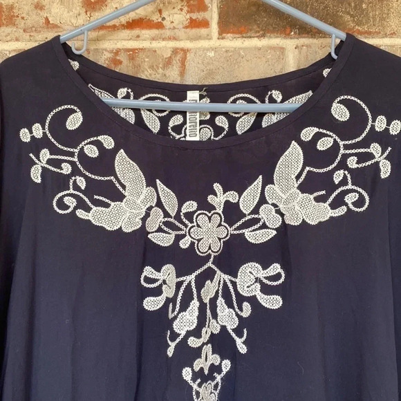 Monoreno Black Oversized Embroidered Boho Handkerchief Sleeve Blouse - Picture 6 of 10